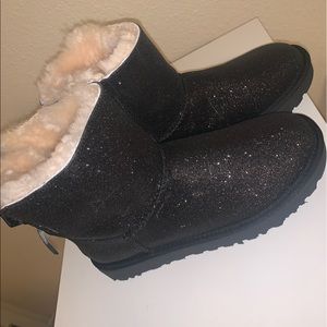 Black glitter, Bailey bow UGGs